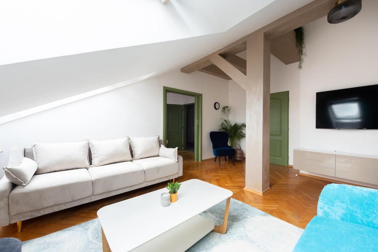 Huge 5 Bedrooms Near Castle Apartmán *
